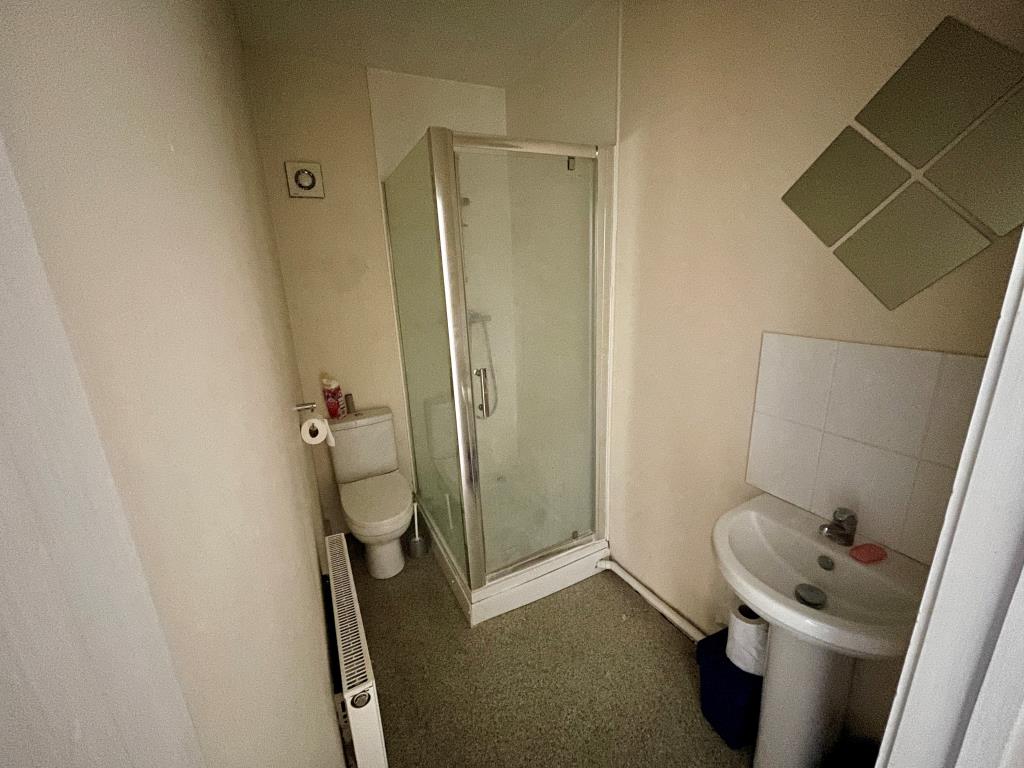 Lot: 133 - TWO ADJACENT BUILDINGS WITH POTENTIAL FOR CONVERSION - Shower room on first floor